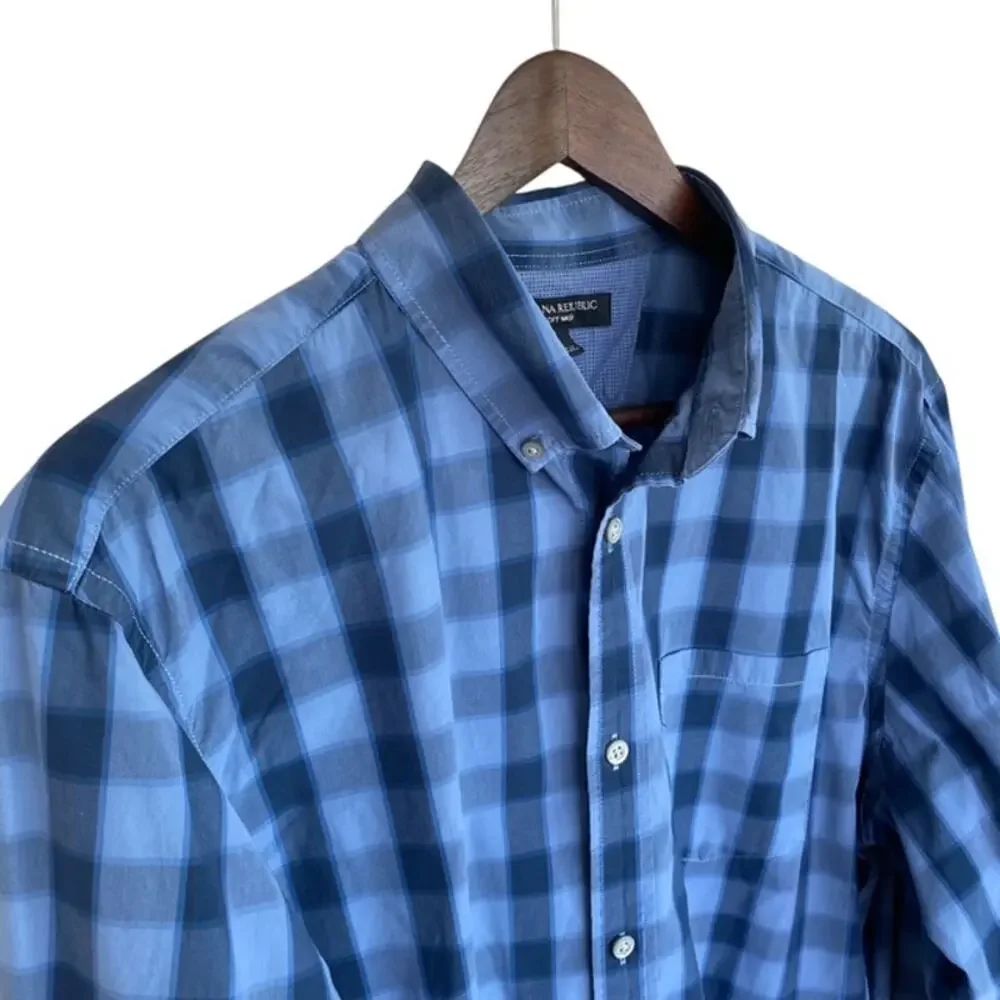Banana Republic Navy and Blue Plaid Soft Wash Button Down - Large